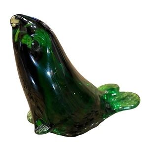 VINTAGE BLOWN ART GLASS EMERALD GREEN SEAL FIGURINE PAPERWEIGHT